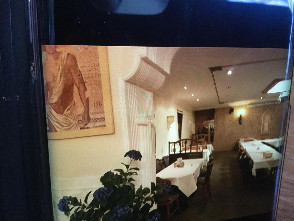Dionysos Hotel Neumünster Buitenkant foto